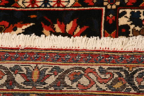 Bakhtiar Red Hand Knotted 69 X 103  Area Rug 100-23104 Image 8