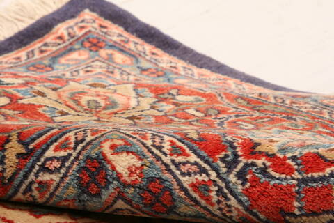 Sarouk Red Hand Knotted 72 X 106  Area Rug 100-23118 Image 4