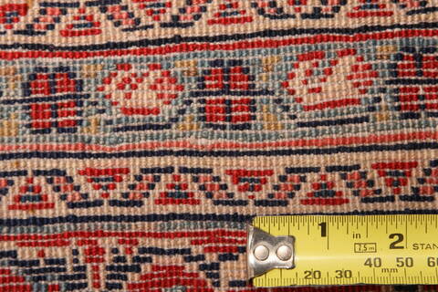 Sarouk Red Hand Knotted 72 X 106  Area Rug 100-23118 Image 5