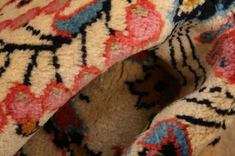 Sarouk Red Hand Knotted 67 X 101  Area Rug 100-23177 Image 2
