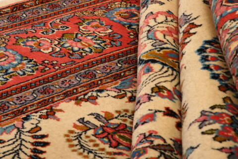 Sarouk Red Hand Knotted 67 X 101  Area Rug 100-23177 Image 5