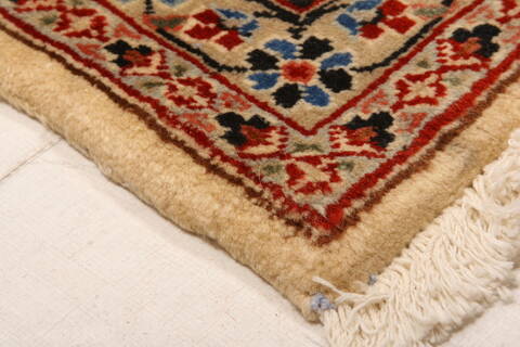 Sarouk Beige Hand Knotted 69 X 910  Area Rug 100-23236 Image 9