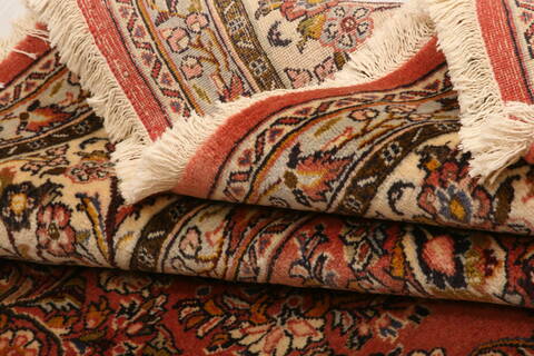 Sarouk Red Hand Knotted 85 X 87  Area Rug 100-23265 Image 5
