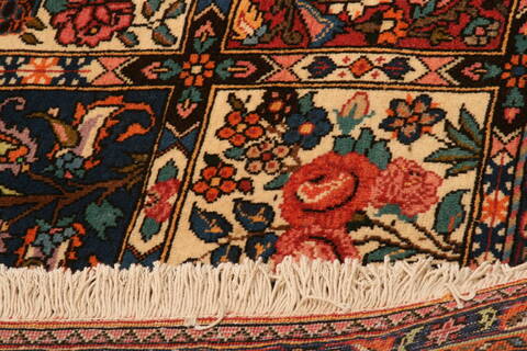 Bakhtiar Red Hand Knotted 69 X 97  Area Rug 100-23319 Image 7