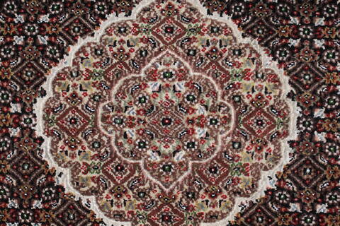 Kashmir Black Runner Hand Knotted 29 X 80  Area Rug 250-23389 Image 4