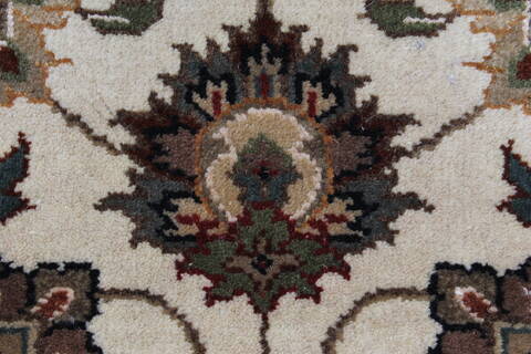 Kashmir Beige Round Hand Knotted 51 X 51  Area Rug 250-23405 Image 6