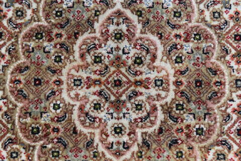 Kashmir Red Round Hand Knotted 51 X 51  Area Rug 250-23415 Image 5