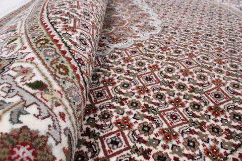 Tabriz Beige Round Hand Knotted 51 X 51  Area Rug 250-23425 Image 10