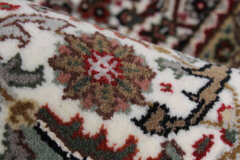 Tabriz Beige Round Hand Knotted 51 X 51  Area Rug 250-23425 Image 6