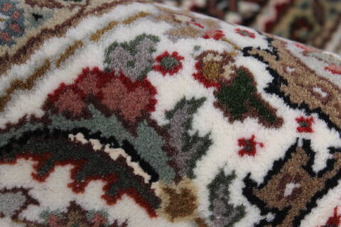 Tabriz Beige Round Hand Knotted 51 X 51  Area Rug 250-23425 Image 8