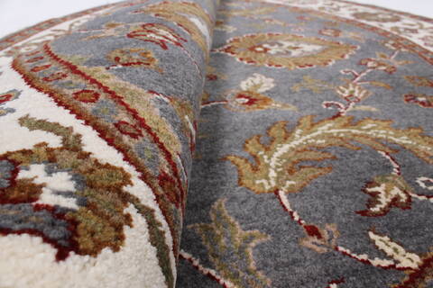 Kashan Grey Round Hand Knotted 50 X 50  Area Rug 250-23433 Image 9