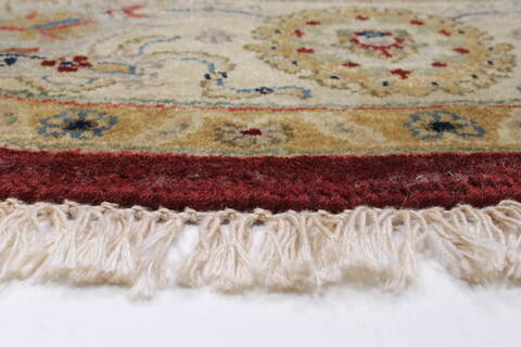 Semnan Red Round Hand Knotted 50 X 50  Area Rug 250-23454 Image 5