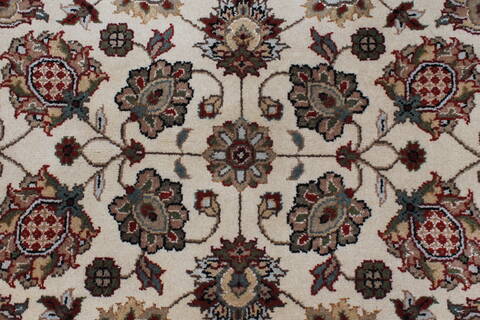 Kashmar Beige Round Hand Knotted 52 X 52  Area Rug 250-23460 Image 3