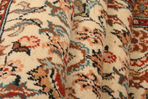 Sarouk Beige Runner Hand Knotted 28 X 108  Area Rug 100-23492 Image 3