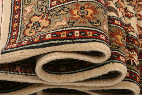 Sarouk Beige Runner Hand Knotted 28 X 108  Area Rug 100-23492 Image 4