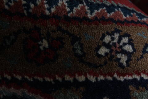 Kashan Red Round Hand Knotted 61 X 61  Area Rug 250-23529 Image 11