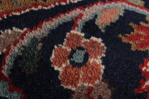 Kashan Red Round Hand Knotted 61 X 61  Area Rug 250-23529 Image 9