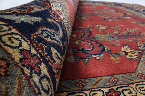 Sarouk Red Octagon Hand Knotted 62 X 62  Area Rug 250-23624 Image 10