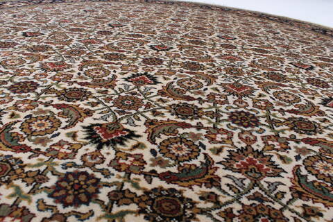 Herati Beige Round Hand Knotted 60 X 60  Area Rug 250-23670 Image 3