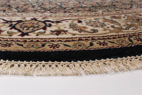 Herati Black Round Hand Knotted 60 X 60  Area Rug 250-23683 Image 4