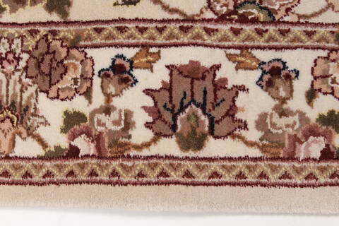 Sanandaj Beige Runner Hand Knotted 26 X 100  Area Rug 250-23732 Image 3