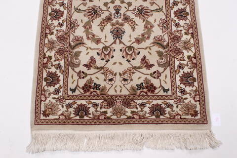 Sanandaj Beige Runner Hand Knotted 26 X 100  Area Rug 250-23732 Image 5