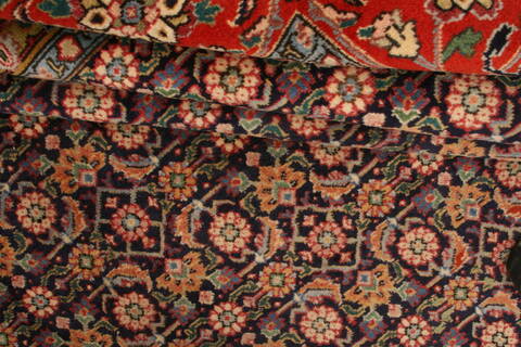 Tabriz Red Hand Knotted 99 X 128  Area Rug 100-23782 Image 3