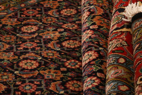 Tabriz Red Hand Knotted 99 X 128  Area Rug 100-23782 Image 4