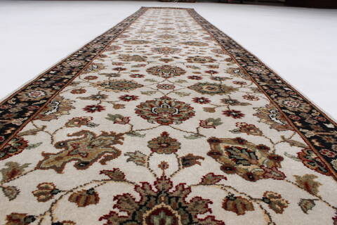 Agra Beige Runner Hand Knotted 26 X 140  Area Rug 250-23991 Image 3