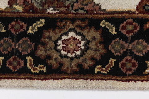 Agra Beige Runner Hand Knotted 26 X 140  Area Rug 250-23991 Image 5
