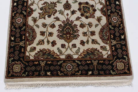 Agra Beige Runner Hand Knotted 26 X 140  Area Rug 250-23991 Image 7
