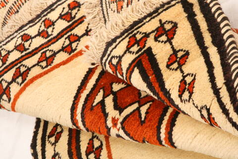 Gabbeh White Hand Knotted 34 X 63  Area Rug 100-24624 Image 4