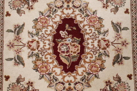 Sanandaj Beige Runner Hand Knotted 26 X 80  Area Rug 250-24687 Image 4