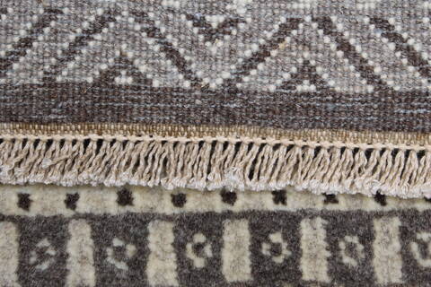 Modern Grey Runner Hand Knotted 26 X 61  Area Rug 250-24807 Image 9