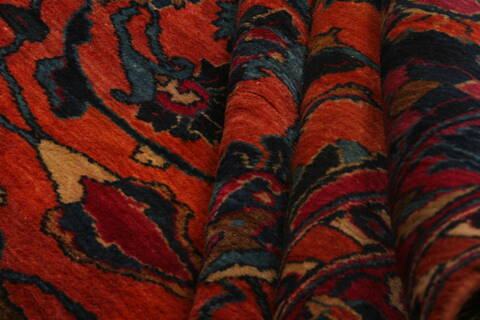 Sarouk Red Hand Knotted 87 X 115  Area Rug 100-25227 Image 3