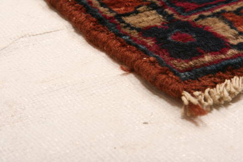 Sarouk Red Hand Knotted 87 X 115  Area Rug 100-25227 Image 9