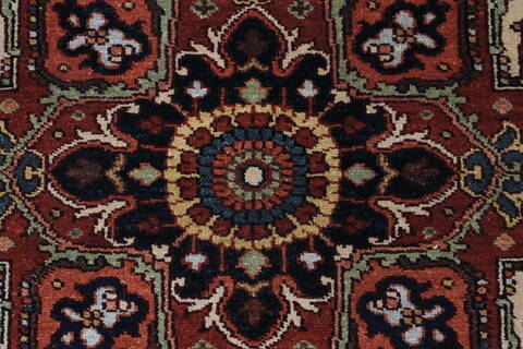 Serapi White Hand Knotted 30 X 50  Area Rug 250-25270 Image 4