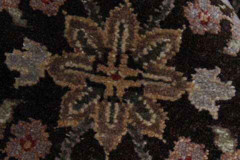 Agra Beige Hand Knotted 50 X 73  Area Rug 250-25279 Image 9