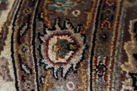 Tabriz Beige Hand Knotted 90 X 122  Area Rug 250-25321 Image 10