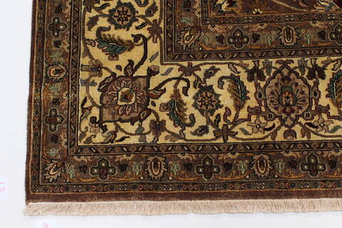 Tabriz Beige Hand Knotted 90 X 122  Area Rug 250-25321 Image 6