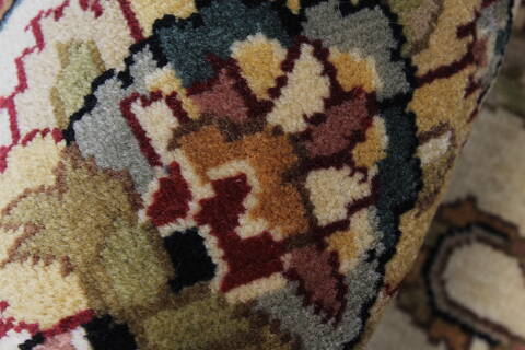 Kashan Beige Hand Knotted 90 X 117  Area Rug 250-25328 Image 11