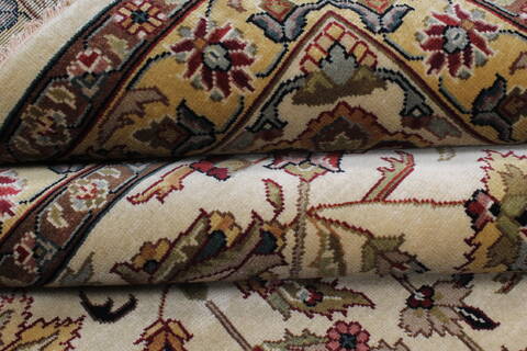 Kashan Beige Hand Knotted 90 X 117  Area Rug 250-25328 Image 13