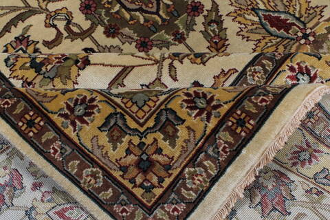 Kashan Beige Hand Knotted 90 X 117  Area Rug 250-25328 Image 1