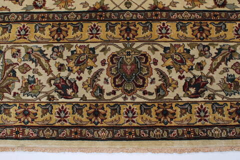 Kashan Beige Hand Knotted 90 X 117  Area Rug 250-25328 Image 4