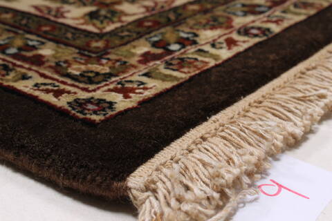 Kashan Beige Hand Knotted 90 X 120  Area Rug 250-25337 Image 4