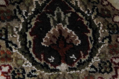 Kashan Beige Hand Knotted 90 X 120  Area Rug 250-25337 Image 7