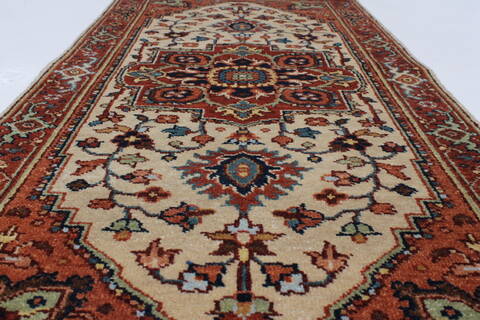Serapi White Hand Knotted 20 X 40  Area Rug 250-25471 Image 1