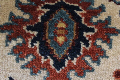 Serapi White Hand Knotted 20 X 40  Area Rug 250-25471 Image 7