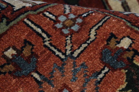 Serapi Red Hand Knotted 60 X 811  Area Rug 250-25583 Image 7