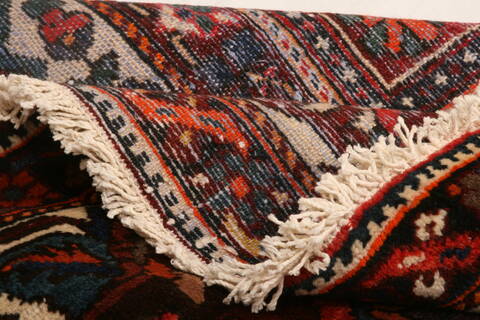 Bakhtiar Red Hand Knotted 120 X 151  Area Rug 100-25601 Image 3